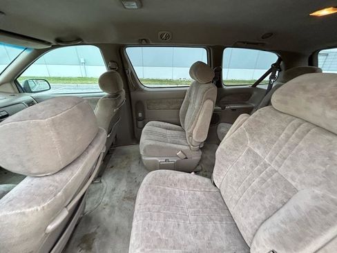 Used 2002 Toyota Sienna LE image 41