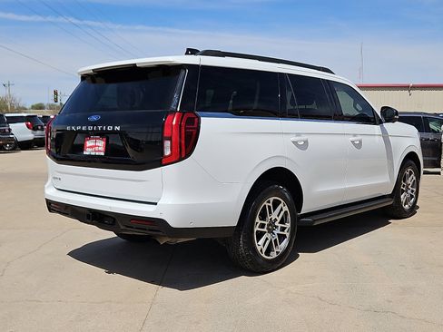 Used 2025 Ford Expedition Active image 3