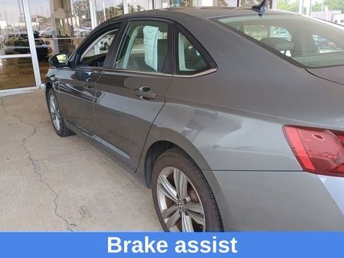 Used 2024 Volkswagen Jetta SE FWD image 11