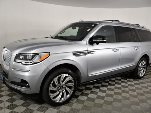 Used 2023 Lincoln Navigator L Reserve AWD/4WD image 10