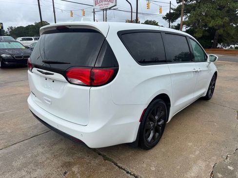 Used 2019 Chrysler Pacifica Touring Plus w/ S Appearance Package image 5