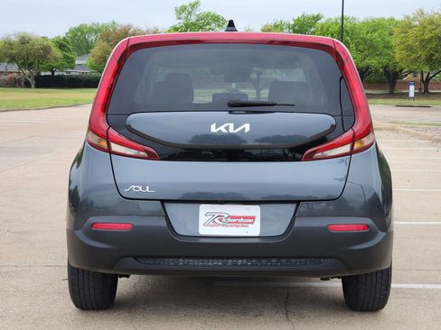 Used 2022 Kia Soul LX w/ Technology Package image 5