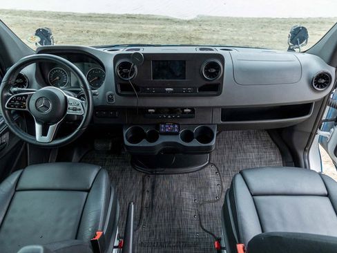 Used 2021 Mercedes-Benz Sprinter 2500 image 23