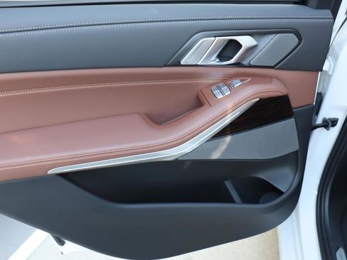 Used 2024 BMW X7 xDrive40i image 21
