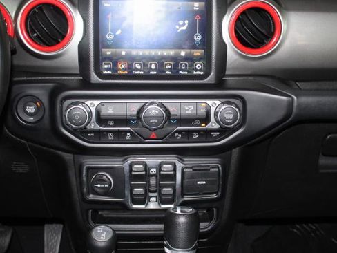 Used 2020 Jeep Wrangler Unlimited Sahara image 28