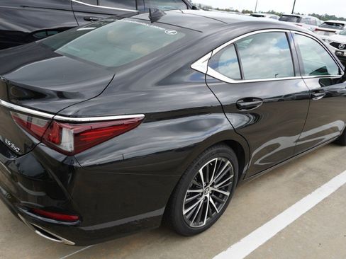 Certified 2025 Lexus ES 350 w/ Premium Package image 5