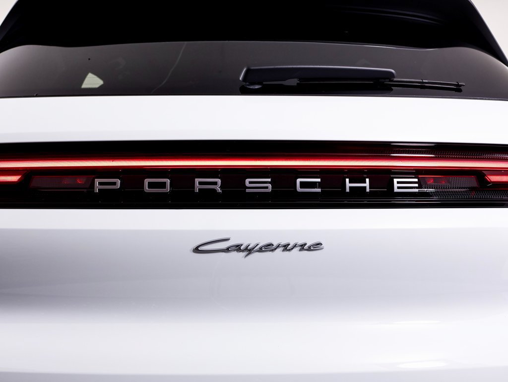 Certified 2025 Porsche Cayenne AWD/4WD image 17