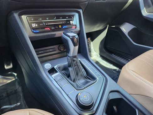 Certified 2022 Volkswagen Tiguan SE R-Line image 17