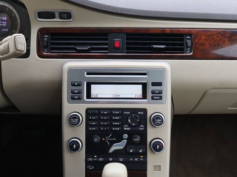 Used 2011 Volvo XC70 T6 image 35