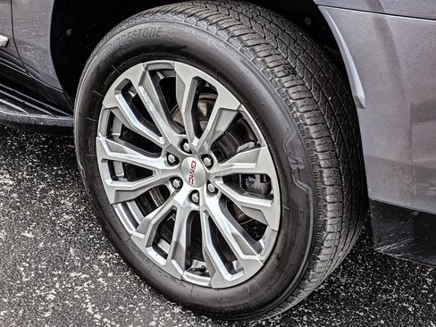 Used 2021 GMC Yukon XL Denali image 9