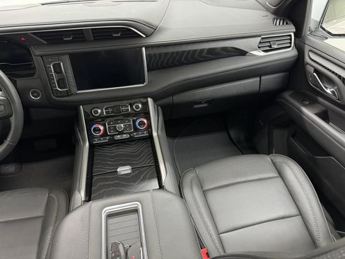 Used 2024 GMC Yukon XL Denali w/ Advanced Technology Package RWD image 38