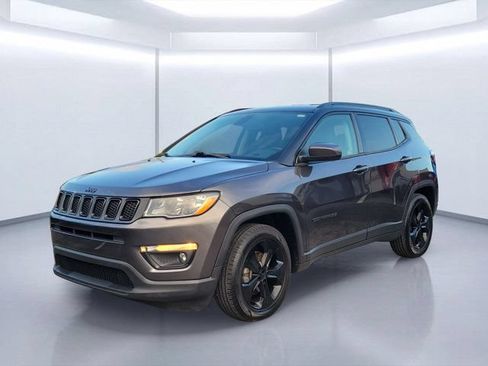Used 2021 Jeep Compass Latitude FWD image 2