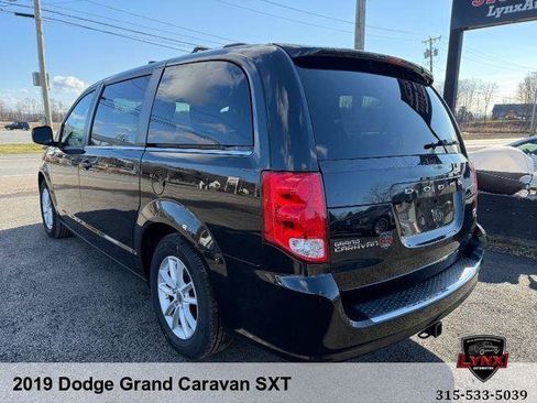 Used 2019 Dodge Grand Caravan SXT image 3