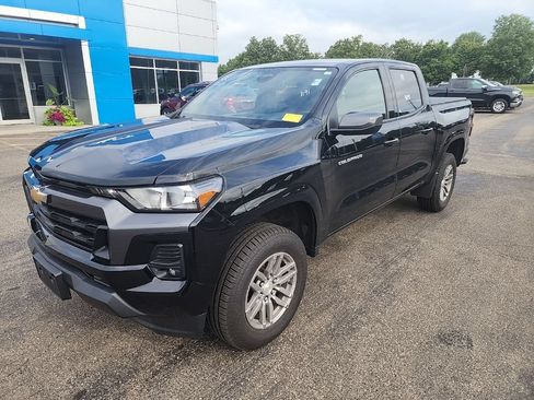 Used 2023 Chevrolet Colorado LT w/ LT Convenience Package II AWD/4WD image 3