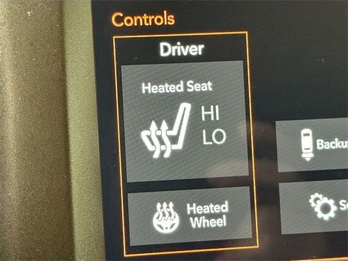 Used 2022 Jeep Cherokee Trailhawk image 17