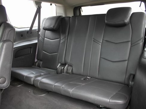 Used 2017 Cadillac Escalade ESV Luxury image 7