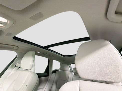 Certified 2023 Volvo XC60 B5 Plus w/ Protection Package Premier FWD image 24
