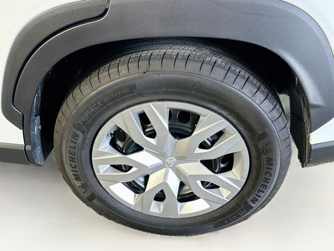 Used 2025 Toyota Corolla Cross L FWD image 11
