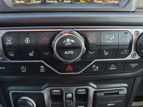 Used 2021 Jeep Wrangler Unlimited Sahara AWD/4WD image 27