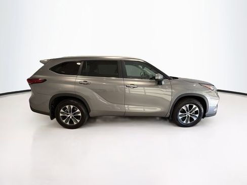 Certified 2026 Toyota Highlander XLE AWD/4WD image 8