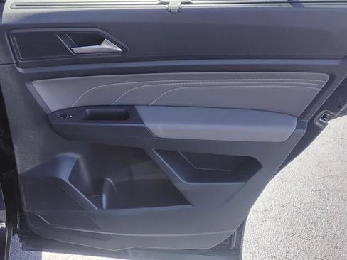 Used 2023 Volkswagen Atlas SE image 24