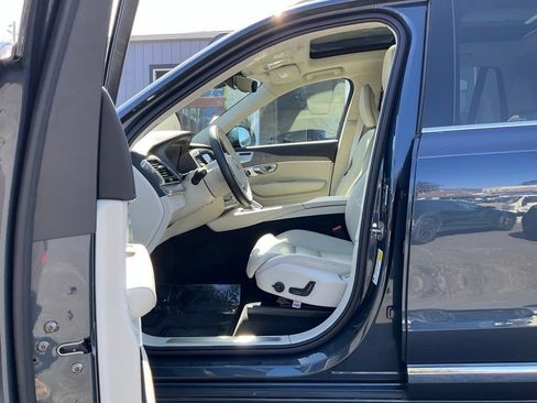 Used 2023 Volvo XC90 T8 Ultimate w/ Lounge Package AWD/4WD image 6