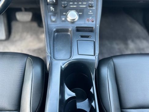 Used 2011 Lexus CT 200h Premium image 18