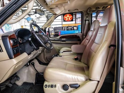 Used 2007 Ford F550 4x4 Crew Cab Super Duty image 31