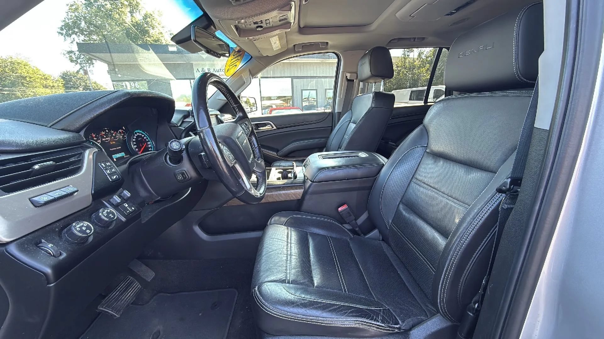 Used 2018 GMC Yukon Denali w/ Denali Ultimate Package AWD/4WD image 9