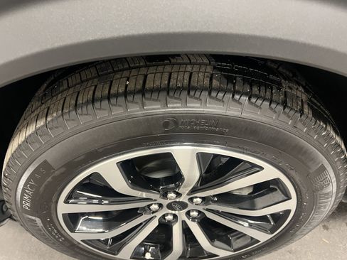 Used 2025 Ford Explorer ST-Line w/ Premium Package image 10