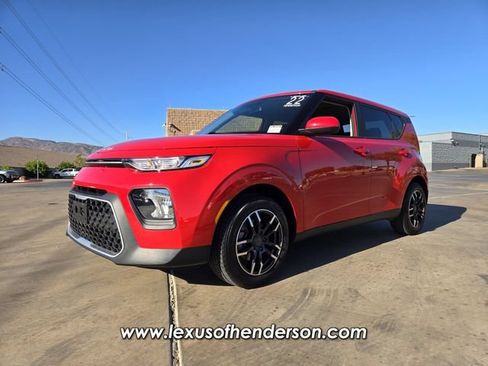 Used 2022 Kia Soul LX FWD image 2