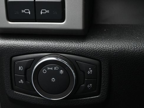 Used 2019 Ford F150 Lariat w/ Equipment Group 502A Luxury AWD/4WD image 22