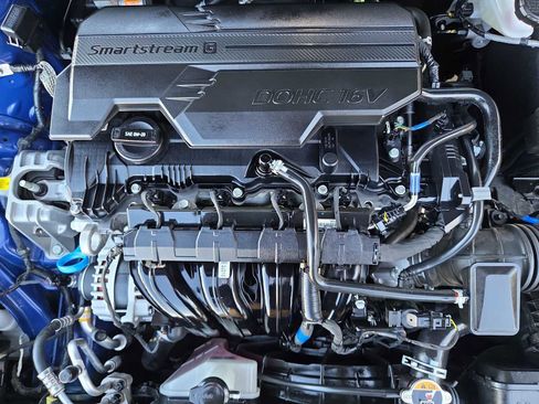 Used 2025 Hyundai Elantra Limited image 14