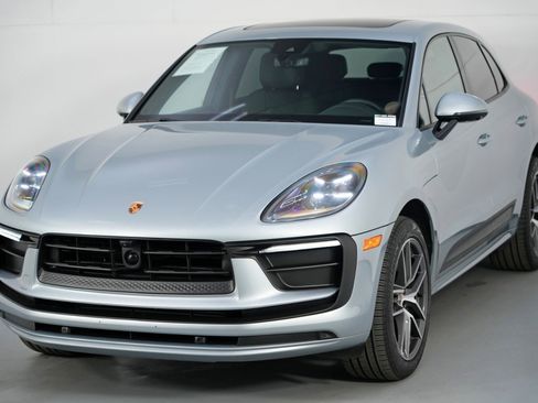 Used 2023 Porsche Macan image 47