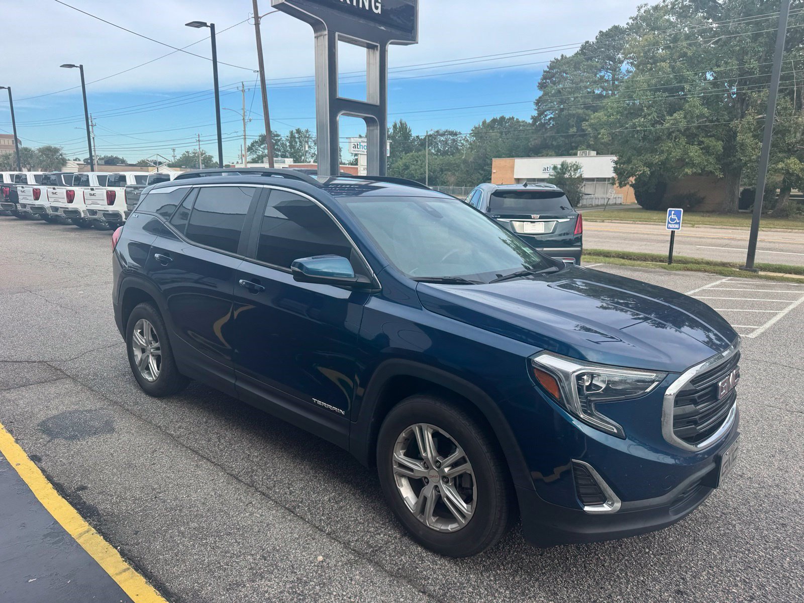 Used 2021 GMC Terrain SLE w/ Driver Convenience Package FWD image 11