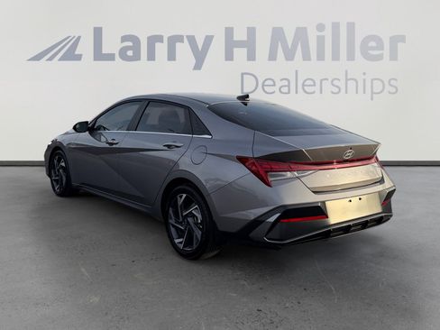 Certified 2024 Hyundai Elantra SEL w/ Convenience Package image 3