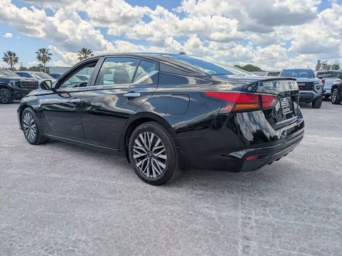 Used 2024 Nissan Altima 2.5 SV FWD image 5