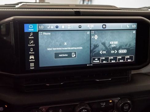 Used 2024 Jeep Wrangler Unlimited Sahara AWD/4WD image 19