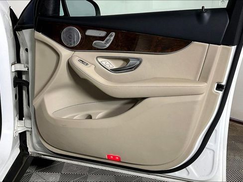 Used 2018 Mercedes-Benz GLC 300 4MATIC image 23