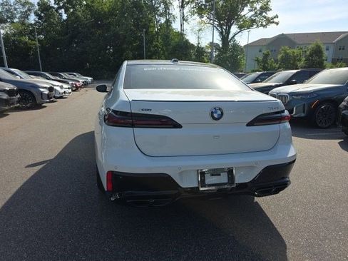 Used 2025 BMW 760i xDrive w/ Autobahn Package image 13