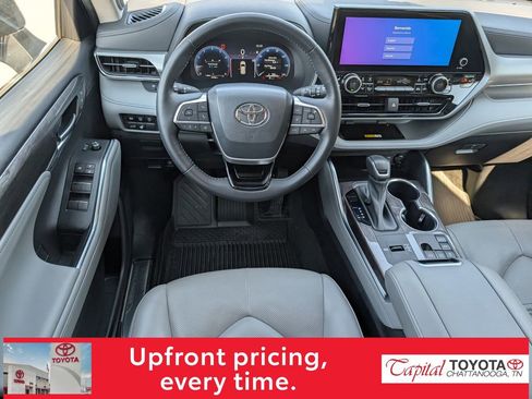 Used 2023 Toyota Highlander Platinum image 14