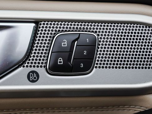 Used 2020 Ford Explorer Limited image 19