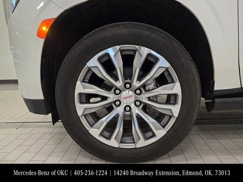 Used 2021 GMC Yukon Denali w/ Denali Premium Package image 7