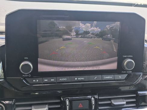 Used 2022 Nissan Pathfinder SV AWD/4WD image 20