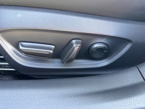 Used 2025 Toyota Prius XLE image 16