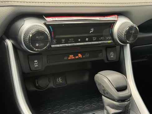 Used 2025 Toyota RAV4 XLE w/ Convenience Package FWD image 19
