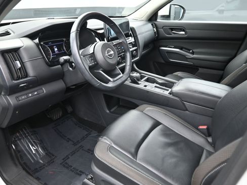 Certified 2024 Nissan Pathfinder SL w/ SL Premium Package image 10