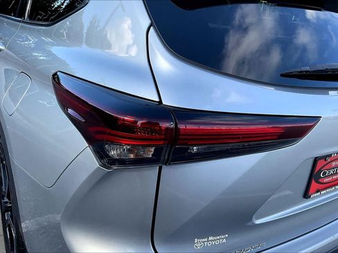 Used 2024 Toyota Highlander XSE FWD image 29