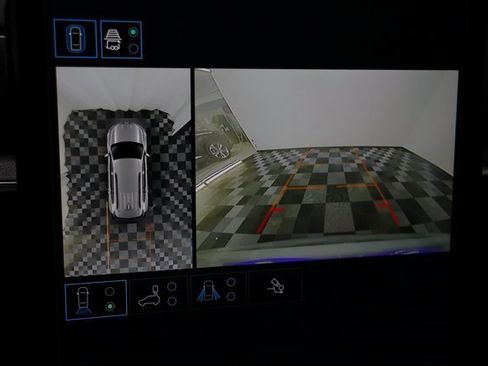 Used 2025 GMC Acadia Elevation image 11