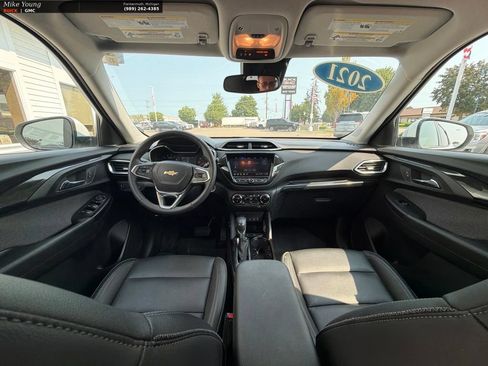 Used 2021 Chevrolet TrailBlazer LT w/ Premium Seating Package FWD image 23